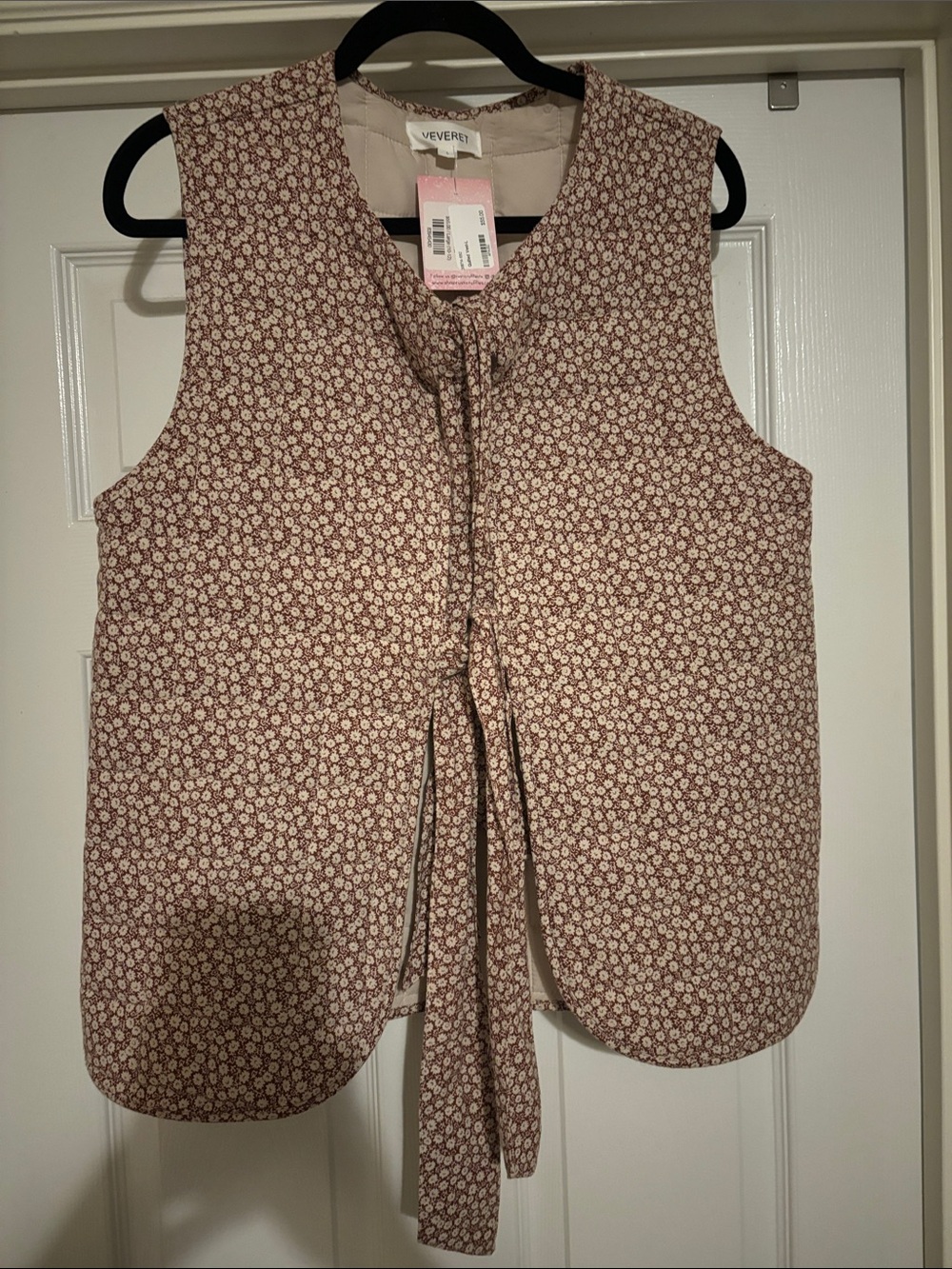Veveret Women's Quilted Maroon Floral Tie-Front Vest
